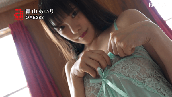 ラウンドガールの青山あいりが勃起した乳首を披露する【イメビ】