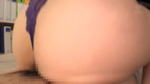 「残業中、2人きりの社内で仕事に厳しい行き遅れピタパン女上司のデカ尻に無自覚挑発され即ハメしたら何しても喜ぶ天然ドMちゃんだったので孕むまで毎晩中出しオナホ扱いした。 美咲かんな」のお尻とアナルがエロいヌキどころ！1