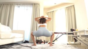 三岳ゆうなちゃんのお尻とアナルがエロいヌキどころ!1